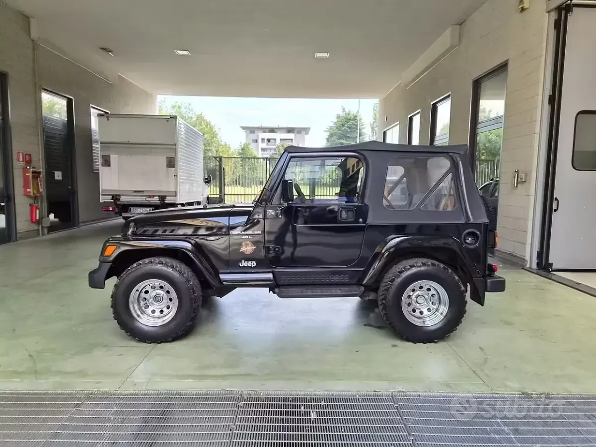 Usata Jeep Wrangler Sahara 177 CV (130 kW) 1999 Nero SUV