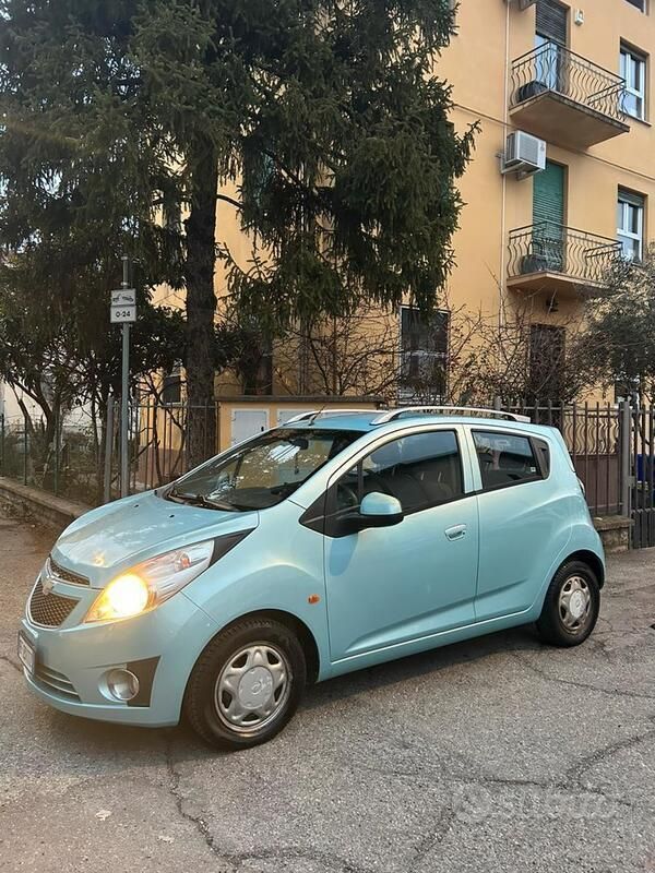 Blu/azzurro Usata 2011 Chevrolet Spark LS Due volumi | 3900 € (Buon prezzo) - Immagine 1/4