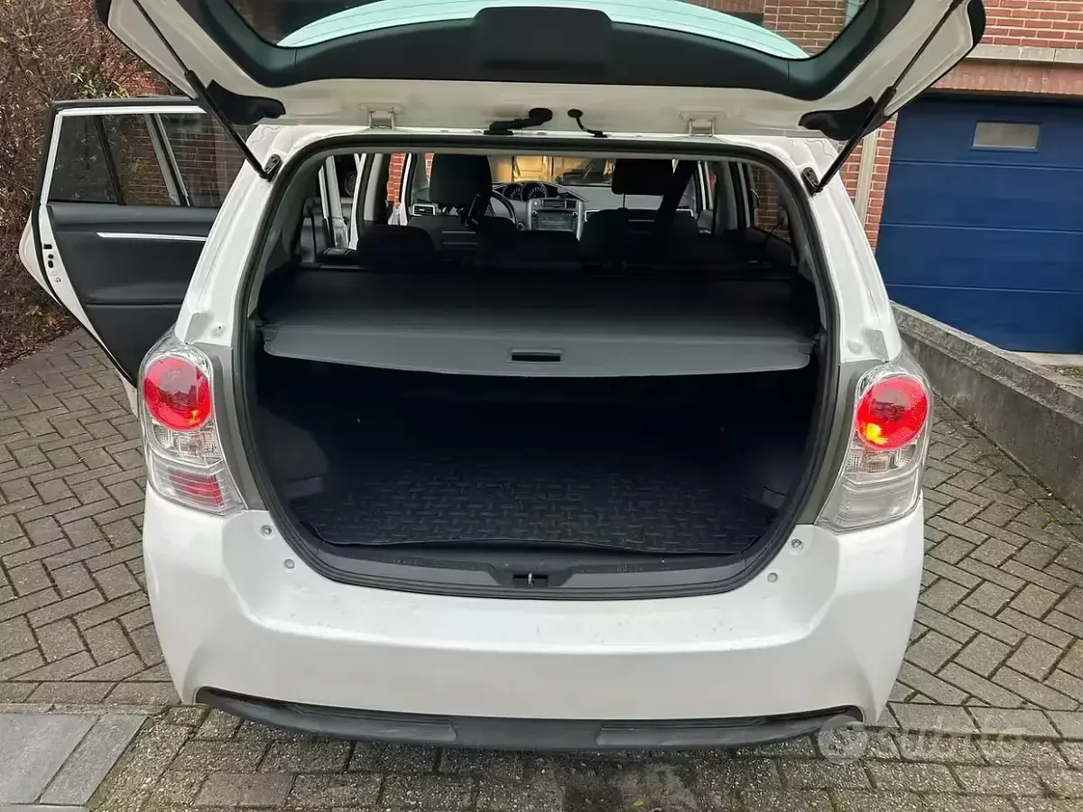 Usata Toyota Verso 132 CV (97 kW) 2016 Bianco Monovolume