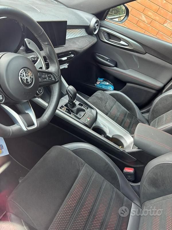 Nero Usata 2024 Alfa Romeo Tonale Veloce SUV | 32.000 € (Cara) - Immagine 1/4