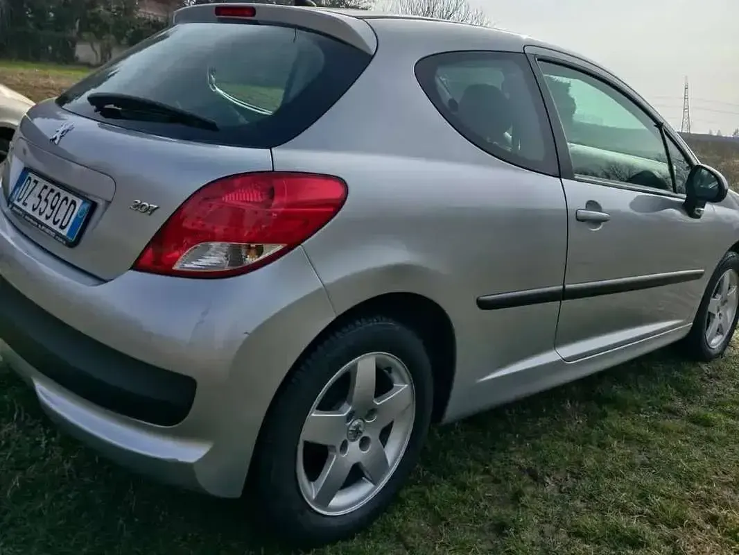 Usata Peugeot 207 Sport 73 CV (53 kW) 2009 Argento Berlina