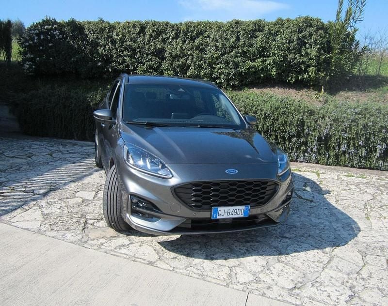 Usata Ford Kuga ST-Line 120 CV (88 kW) 2022 Grigio SUV