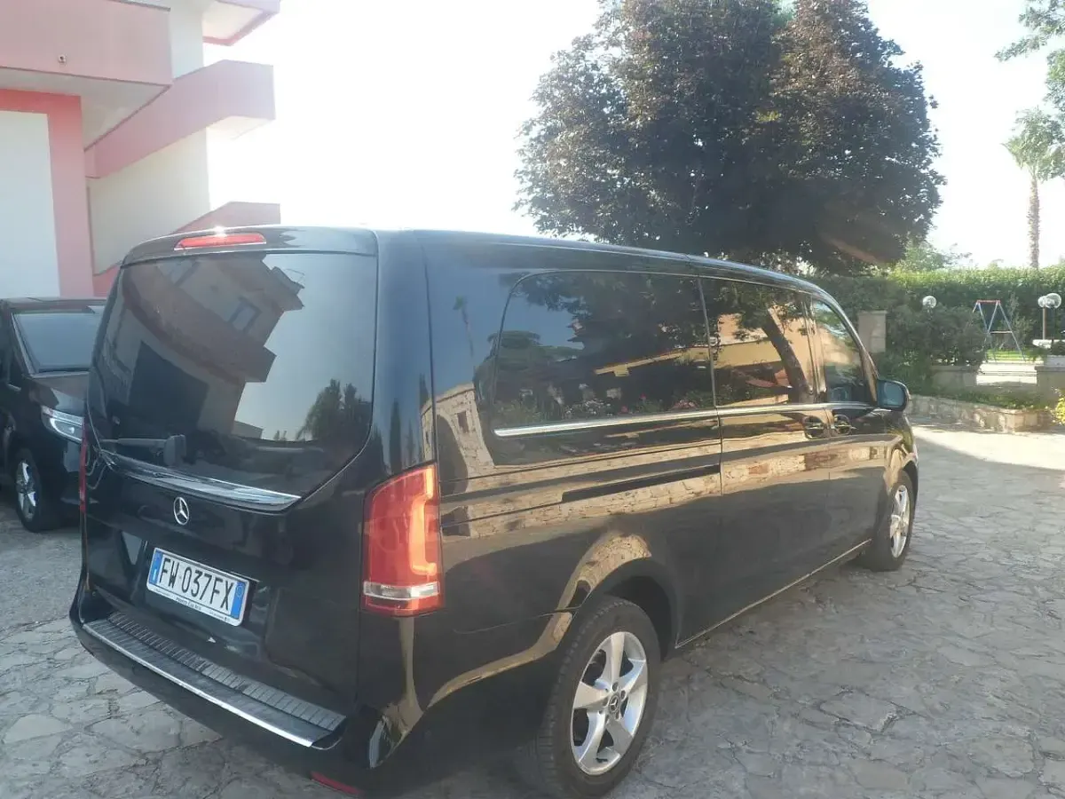 Usata Mercedes V220 Business 163 CV (119 kW) 2019 Nero Monovolume