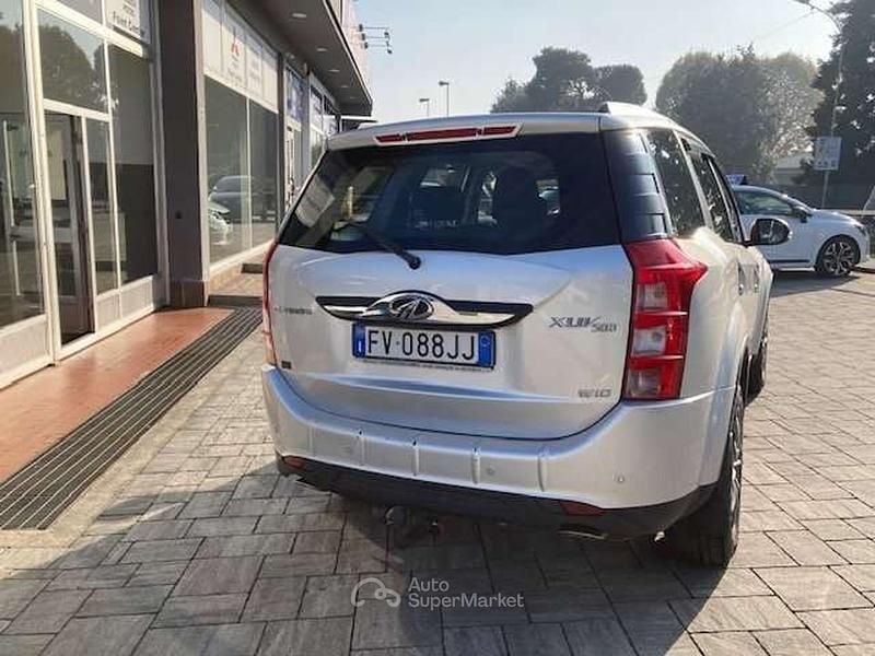 Usata Mahindra XUV500 140 CV (102 kW) 2019 Argento SUV