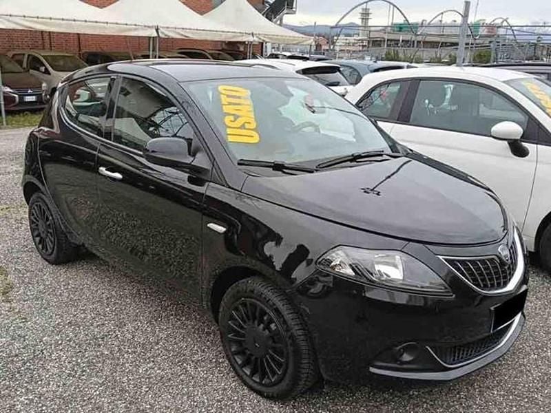 Usata Lancia Ypsilon Silver 69 CV (50 kW) 2022 Nero Utilitaria