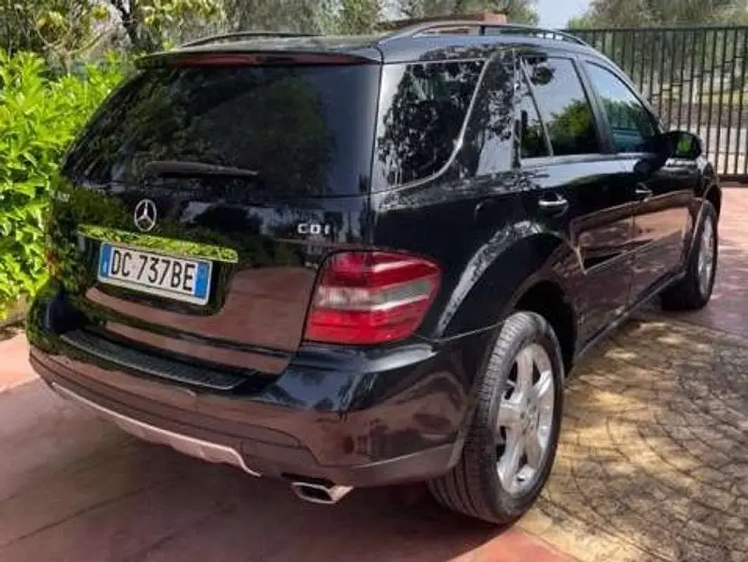 Usata Mercedes ML320 224 CV (164 kW) 2006 Nero SUV