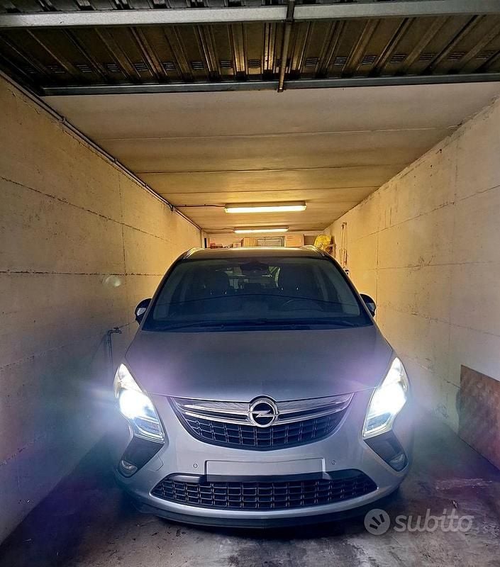 Usata Opel Zafira 130 CV (95 kW) 2012 Grigio Monovolume