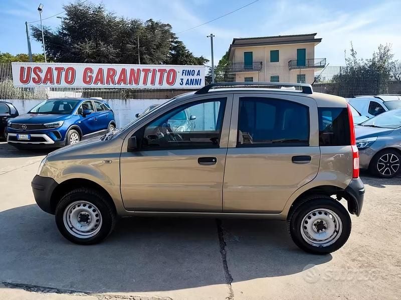 Usado Fiat Panda 4x4 Active 69 HP (50 kW) 2009 Castanho Citadino