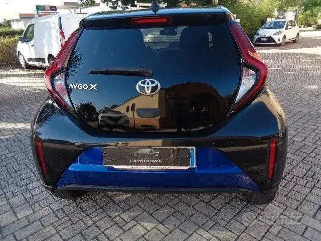 Usata Toyota Aygo X Trend 72 CV (52 kW) 2022 Bluazzurro SUV