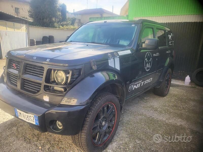 Usata Dodge Nitro 177 CV (130 kW) 2008 Nero SUV