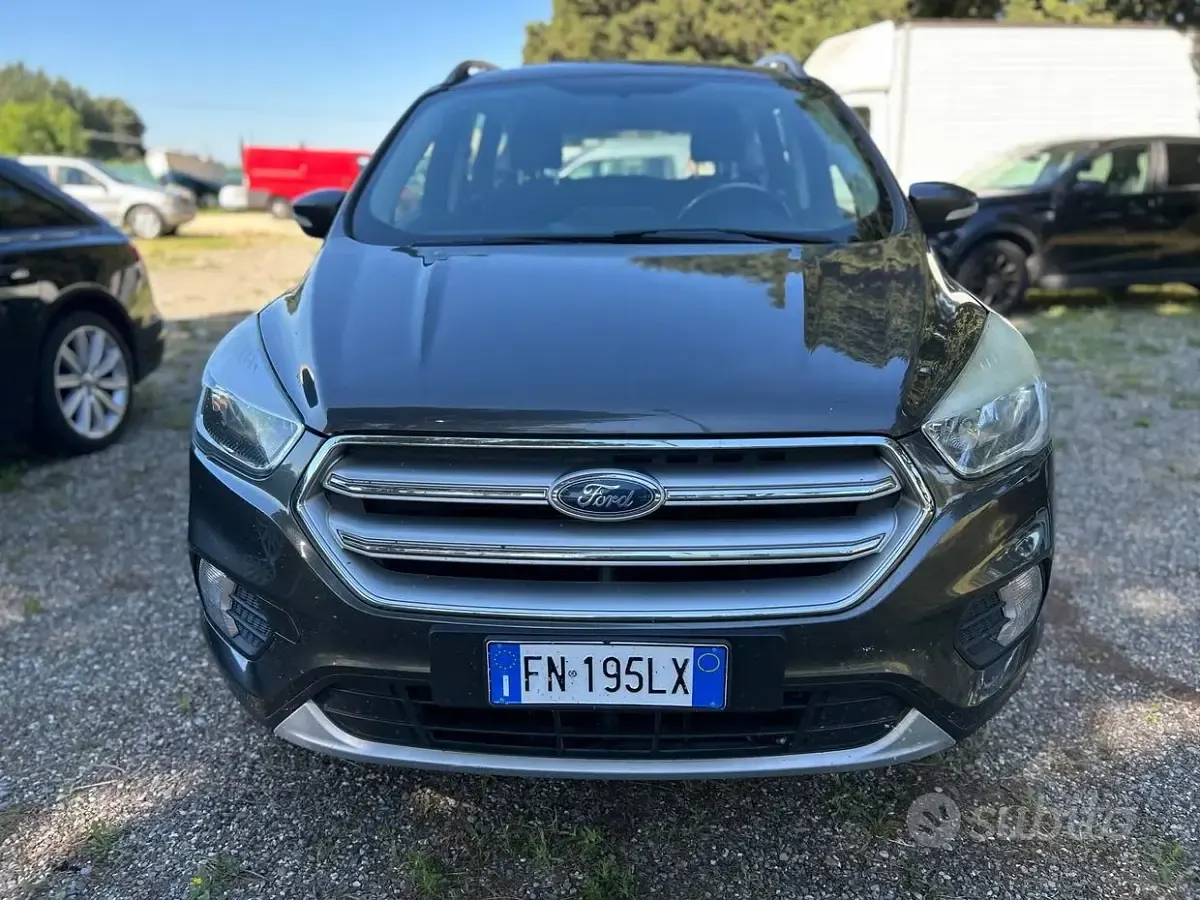 Usata Ford Kuga 120 CV (88 kW) 2018 Grigio SUV