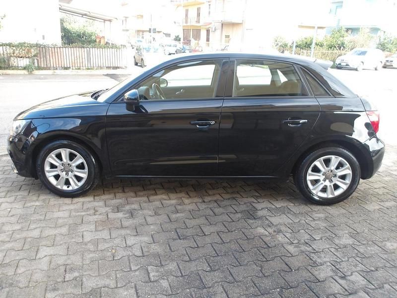 Usata Audi A1 Sportback Ambition 90 CV (66 kW) 2013 Viola Utilitaria