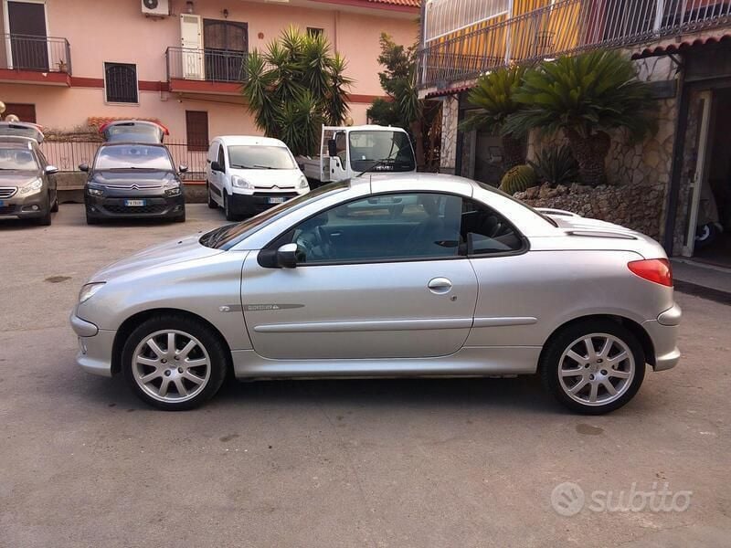 Usata Peugeot 206 CC Quiksilver 110 CV (80 kW) 2005 Argento Cabrio
