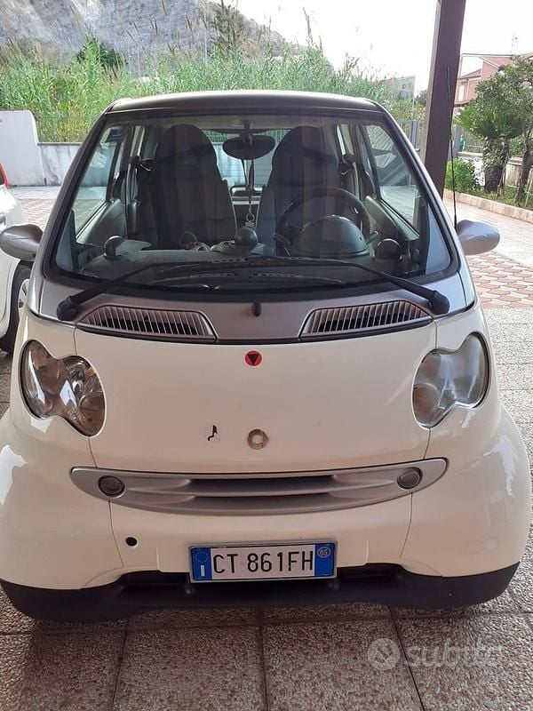 Bianco Usata 2005 Smart ForTwo Coupé Coupé | 1800 € (Ottimo prezzo) - Immagine 1/4