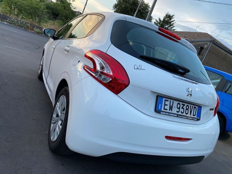 Usato 2014 Peugeot 208 1.2 Benzin 82 CV (9.800 €)