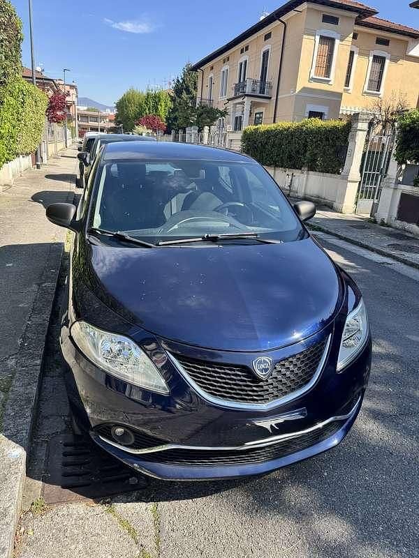Usata Lancia Ypsilon Silver 69 CV (50 kW) 2016 Utilitaria
