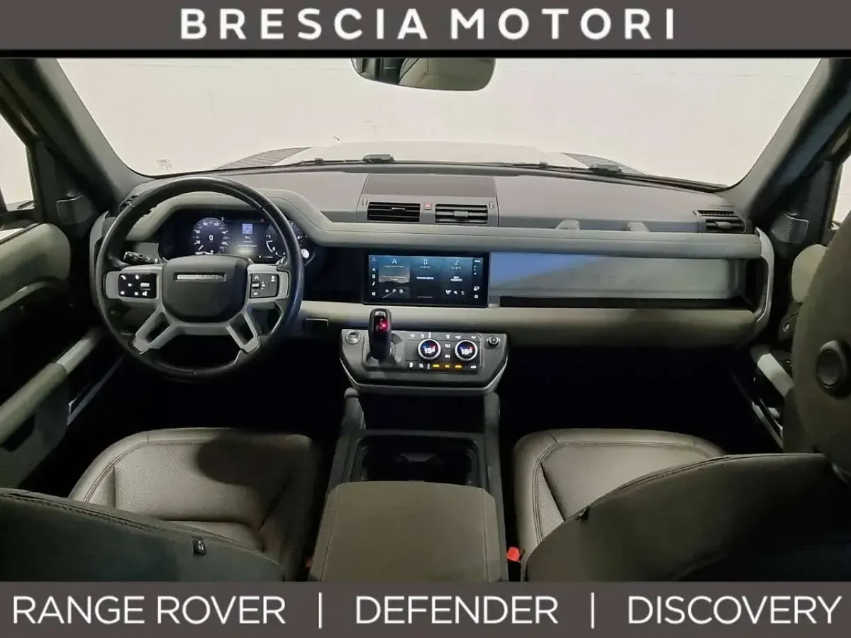 Usata Land Rover Defender SE 200 CV (147 kW) 2023 Pangea green SUV