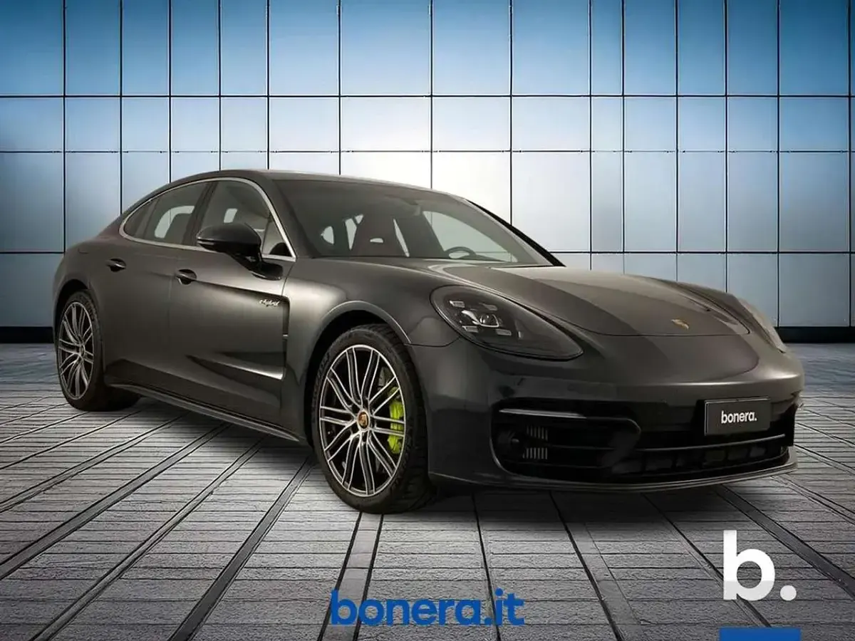 Usata Porsche Panamera 560 CV (411 kW) 2023 Grigio Berlina