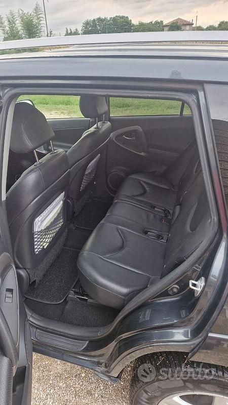Usata Toyota RAV4 177 CV (130 kW) 2007 SUV
