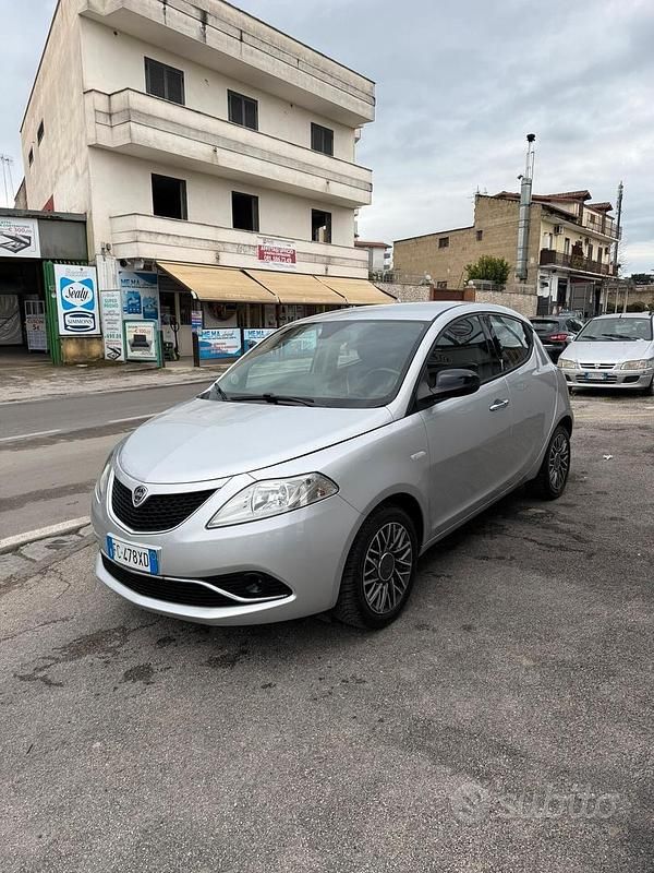 Usata Lancia Ypsilon Gold 95 CV (69 kW) 2016 Grigio Utilitaria