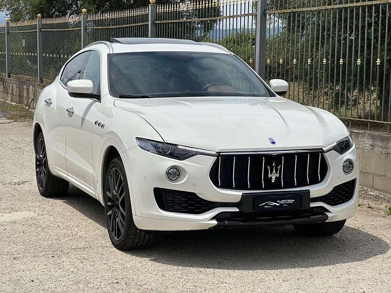 Bianco Usata 2017 Maserati Levante SUV | 27.900 € (Ottimo prezzo) - Immagine 1/4