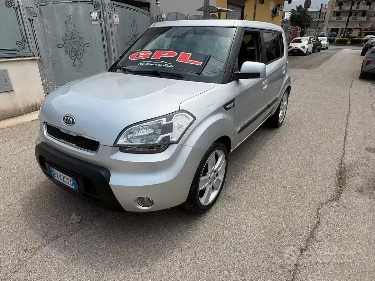 Usata Kia Soul 118 CV (86 kW) 2009 Grigio SUV