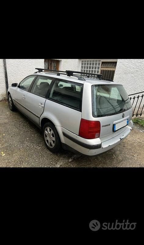 Usata VW Passat 110 CV (80 kW) 2000 Grigio Station wagon