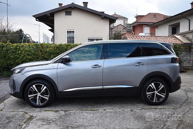 Usata Peugeot 5008 GT 131 CV (96 kW) 2023 Grigio SUV