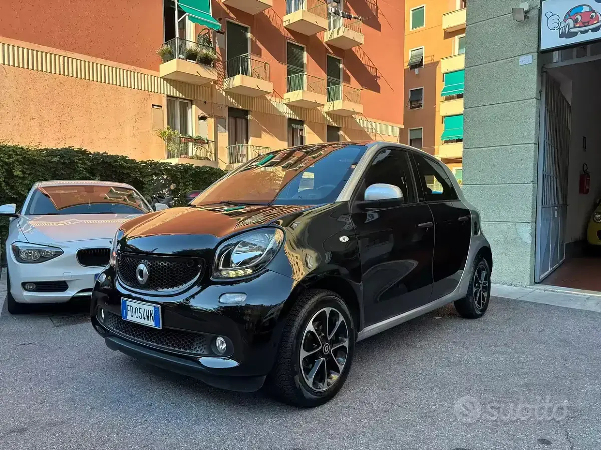 Usata Smart ForFour Prime 71 CV (52 kW) 2016 Nero Utilitaria