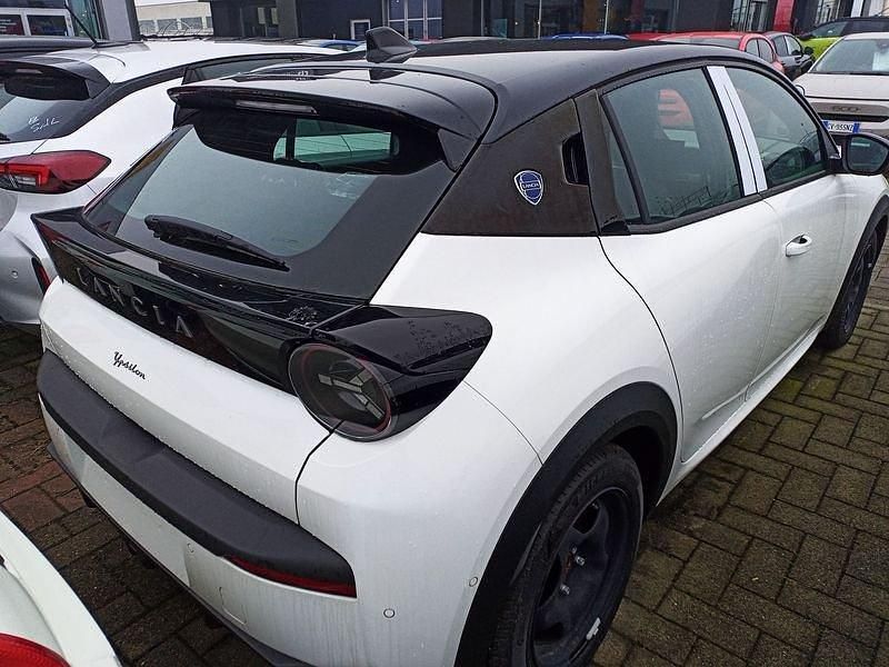 Nuova Lancia Ypsilon 114 kW (156 CV) 2025 Bianco Utilitaria