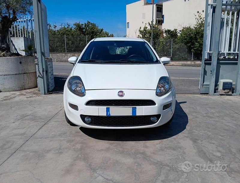 Usata Fiat Punto Street 77 CV (56 kW) 2016 Bianco Utilitaria