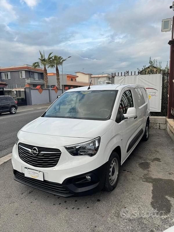 Usata Opel Combo Edition 101 CV (74 kW) 2019 Bianco Monovolume