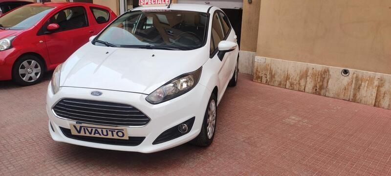 Usata Ford Fiesta Titanium 80 CV (58 kW) 2014 Bianco Utilitaria