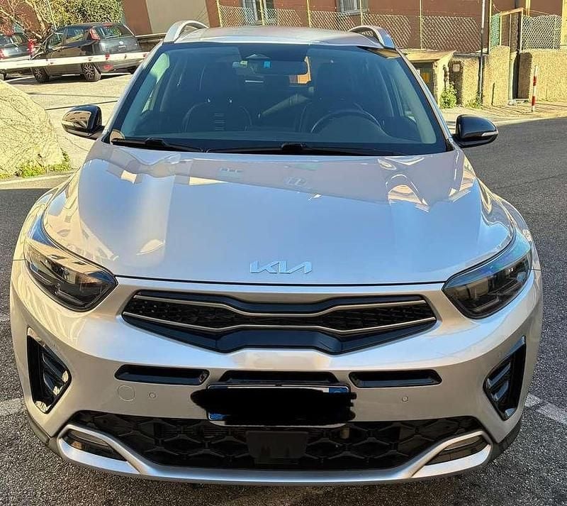 Grigio Usata 2022 Kia Stonic GT-Line SUV | 13.900 € (Buon prezzo) - Immagine 1/4