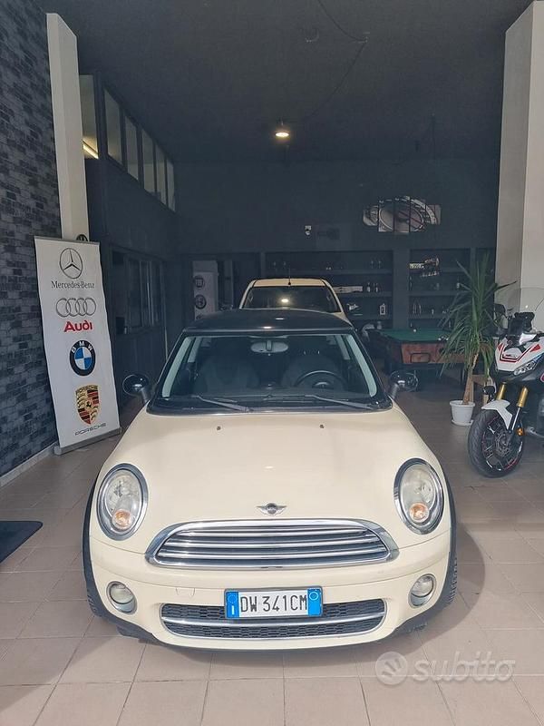 Usata Mini Cooper D 108 CV (79 kW) 2009 Beige Utilitaria