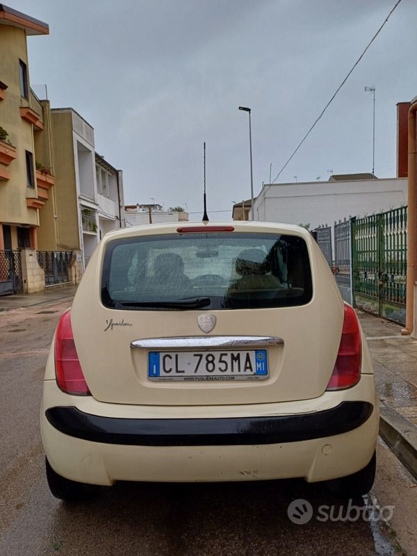 Usata Lancia Ypsilon 2004 Bianco Utilitaria