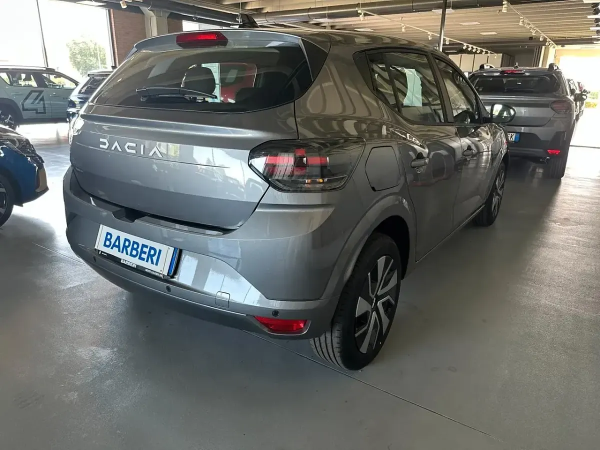 Nuova Dacia Sandero Expression 100 CV (73 kW) 2026 Grigio Berlina