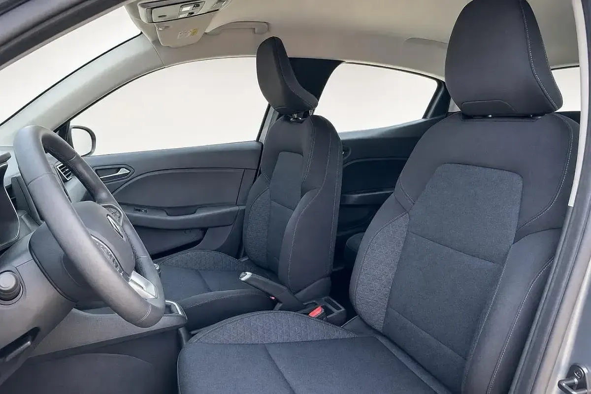 Usata Renault Clio Equilibre 101 CV (74 kW) 2023 Grigio Utilitaria