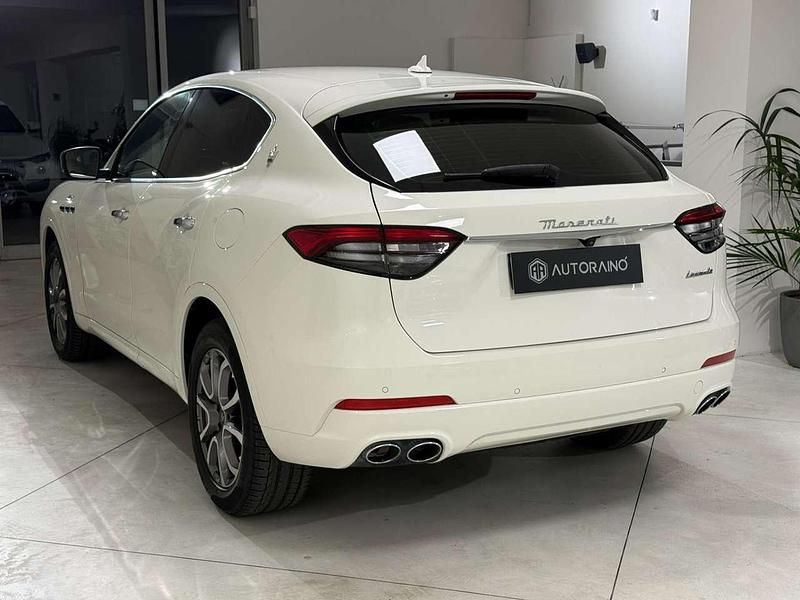 Usata Maserati Levante 330 CV (242 kW) 2022 Bianco SUV