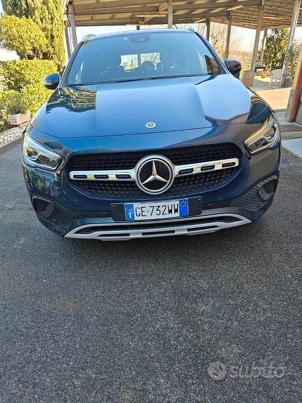 Usata Mercedes GLA180 136 CV (100 kW) 2022 Blu SUV