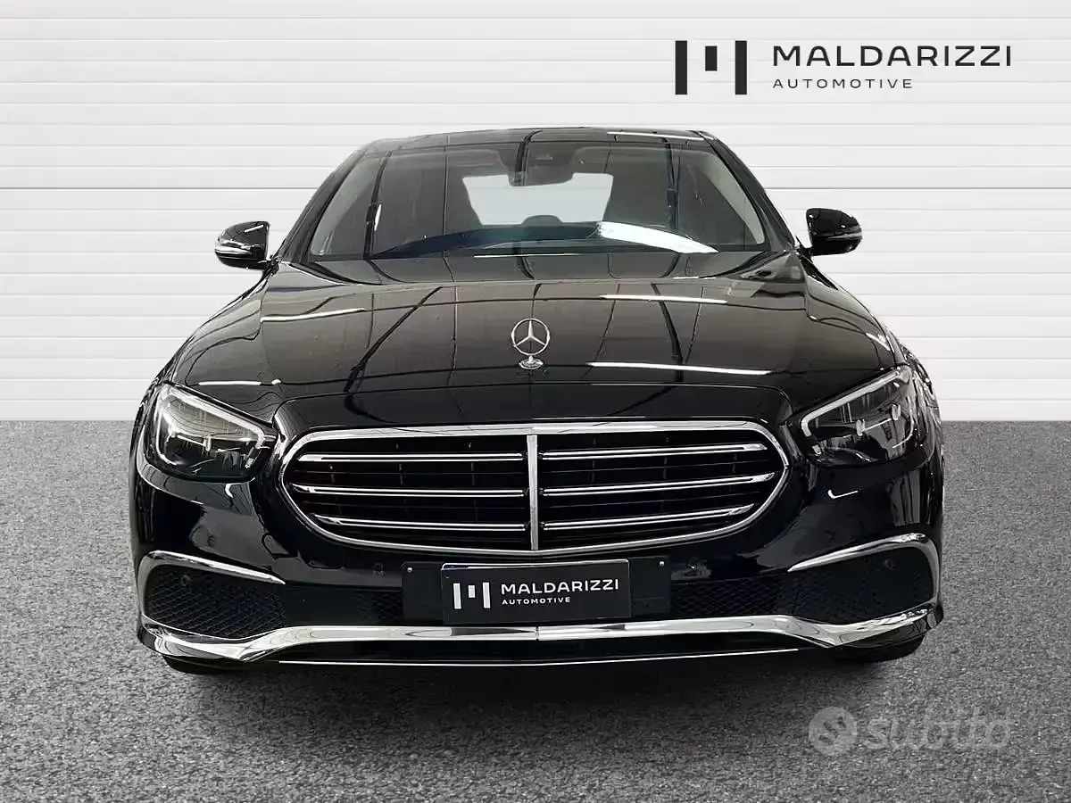 Usata Mercedes E220 Exclusive 194 CV (142 kW) 2021 Nero Berlina