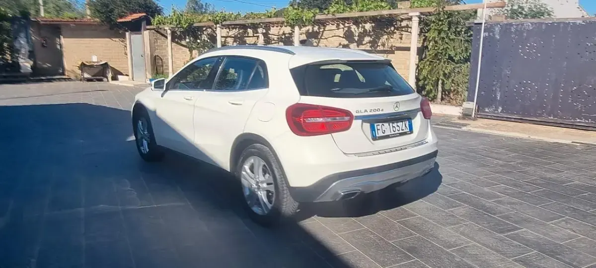 Usata Mercedes GLA200 Executive 135 CV (99 kW) 2016 Bianco SUV