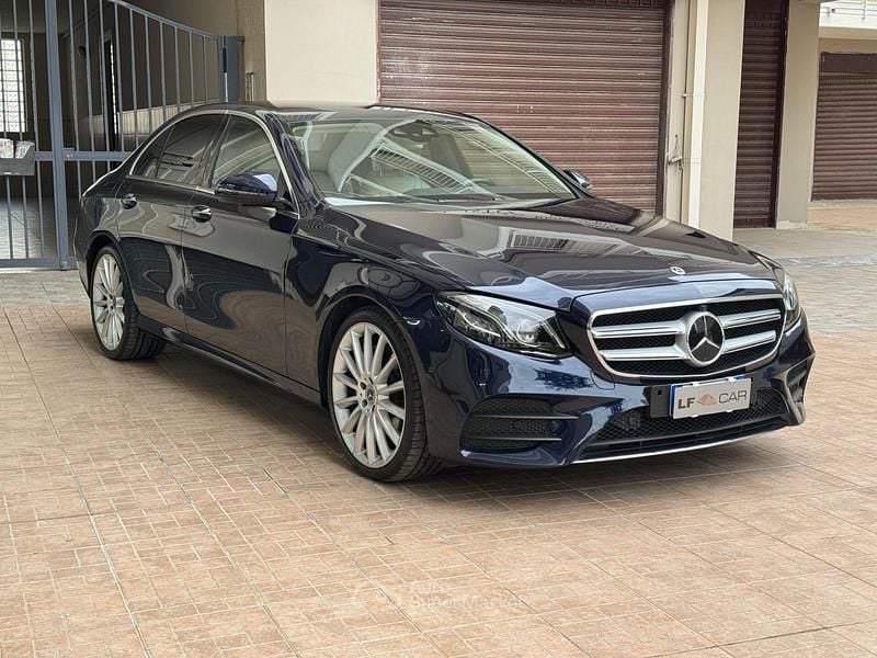 Usata Mercedes E220 Premium 194 CV (142 kW) 2019 Blu Berlina