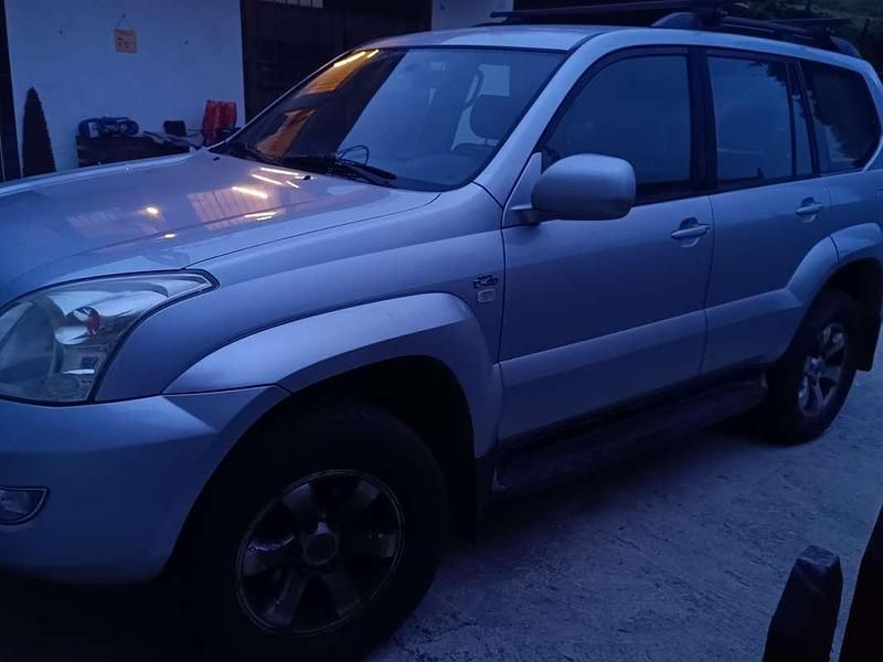 Argento Usata 2004 Toyota Land Cruiser Sol SUV | 15.000 € (Buon prezzo) - Immagine 1/4
