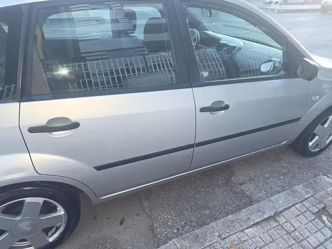 Usata Ford Fiesta Ghia 68 CV (50 kW) 2003 Utilitaria