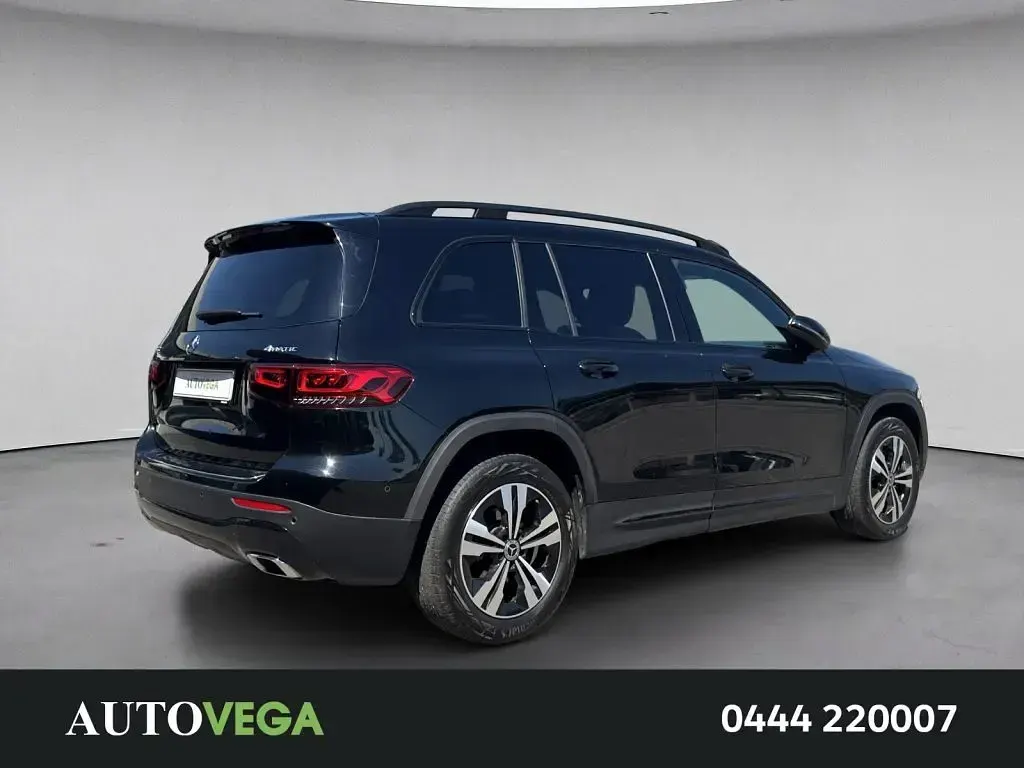 Usata Mercedes GLB200 Premium 150 CV (110 kW) 2022 Vari colori pastello SUV
