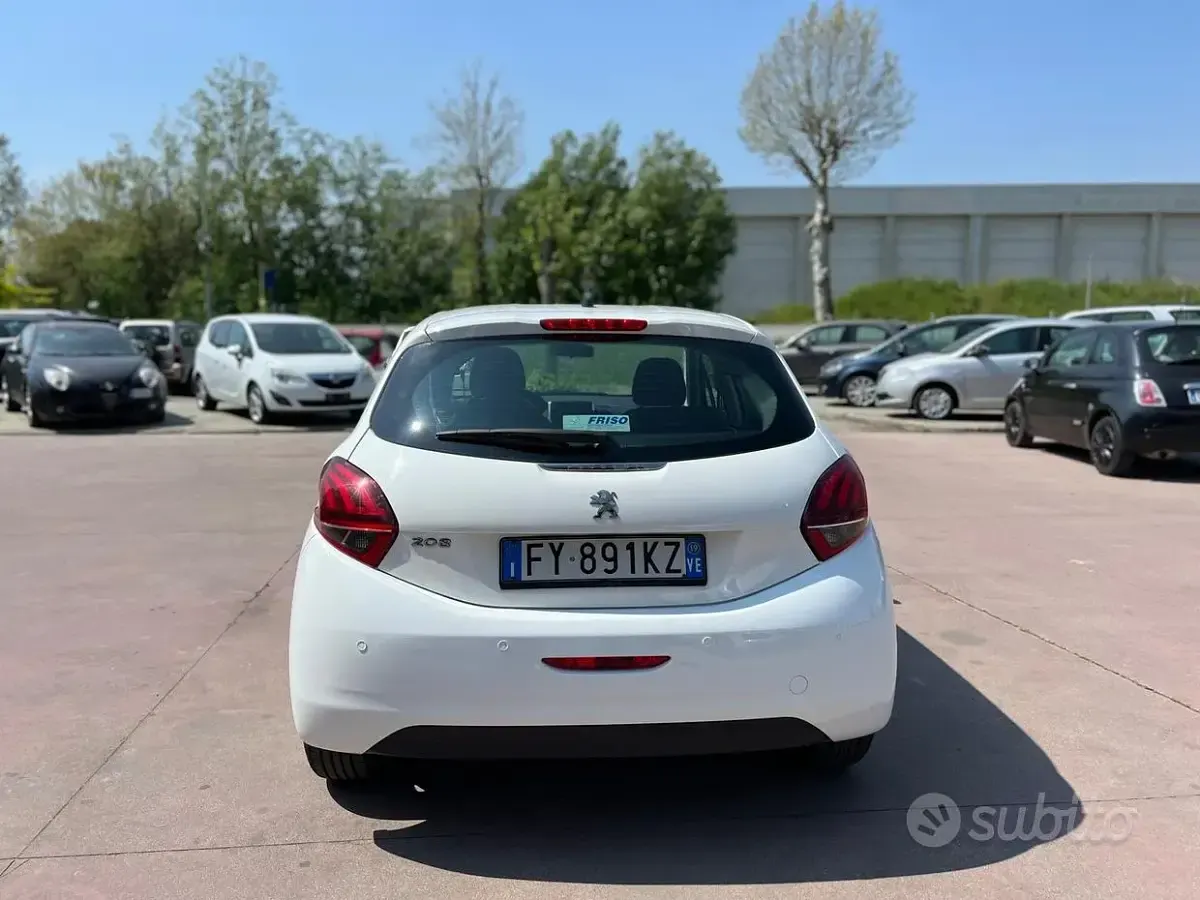 Usata Peugeot 208 Active 82 CV (60 kW) 2019 Bianco Utilitaria