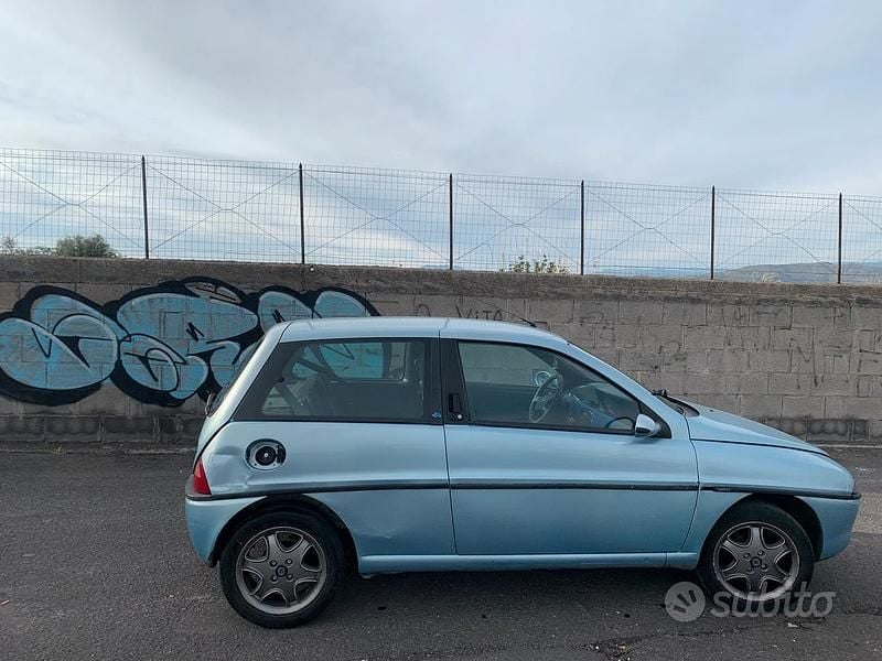 Usata Lancia 2000 60 CV (44 kW) 2000 Blu Berlina