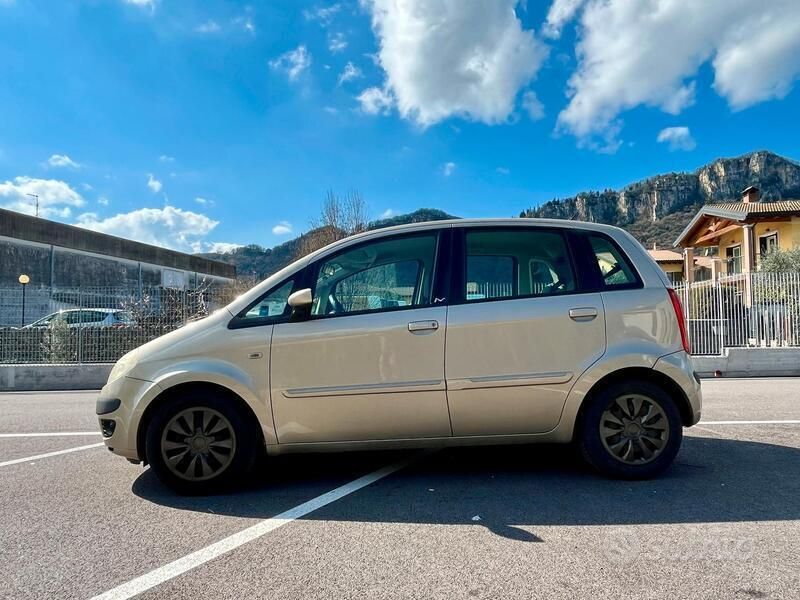 Usata Lancia Musa 90 CV (66 kW) 2007 Oro Monovolume
