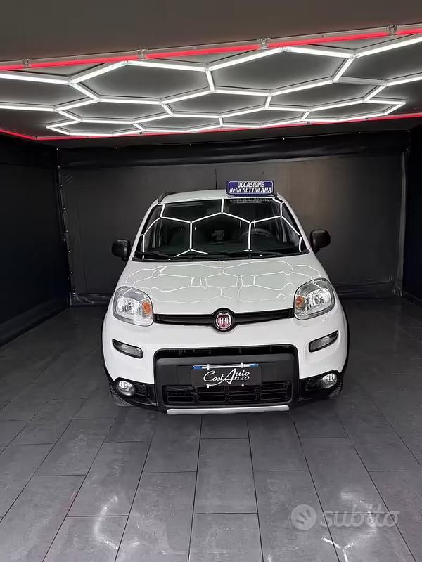 Usata Fiat Panda 4x4 S 84 CV (61 kW) 2019 Bianco Utilitaria